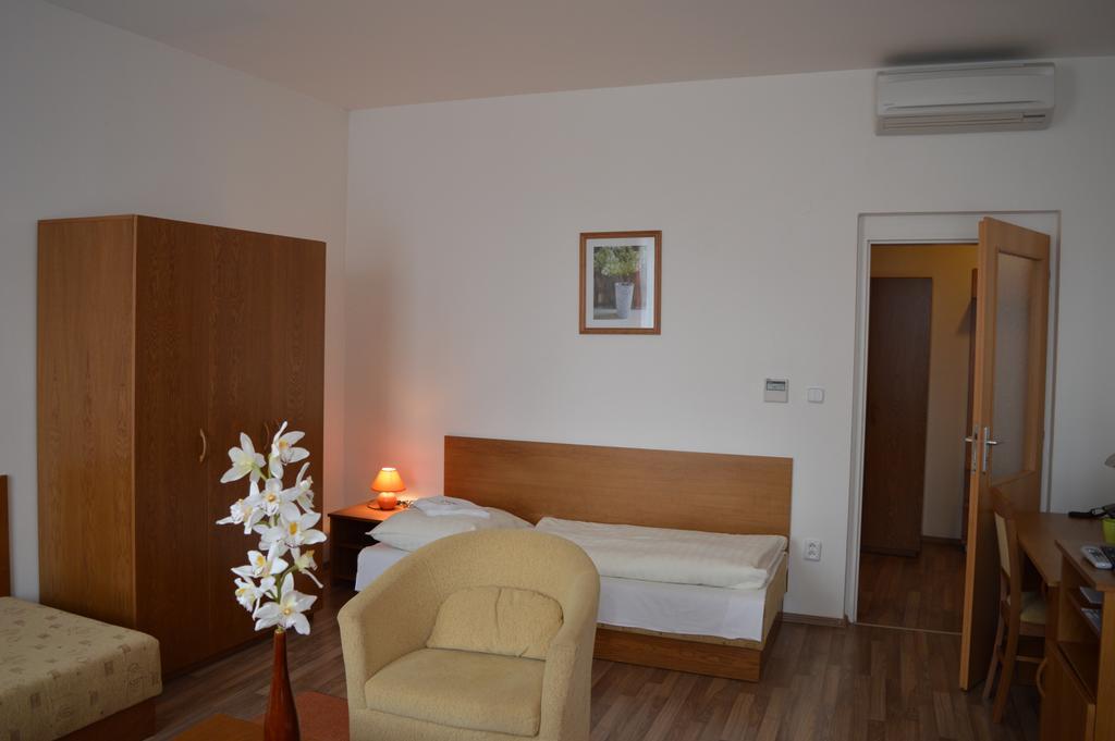 Hotel Akademik Bratislava Camera foto