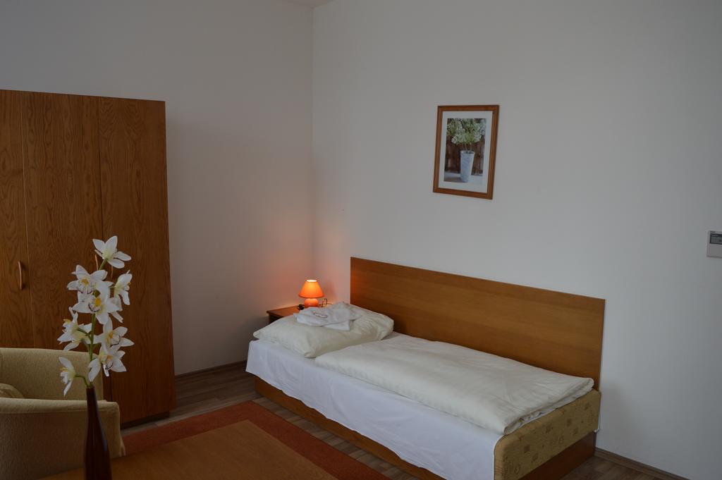Hotel Akademik Bratislava Esterno foto