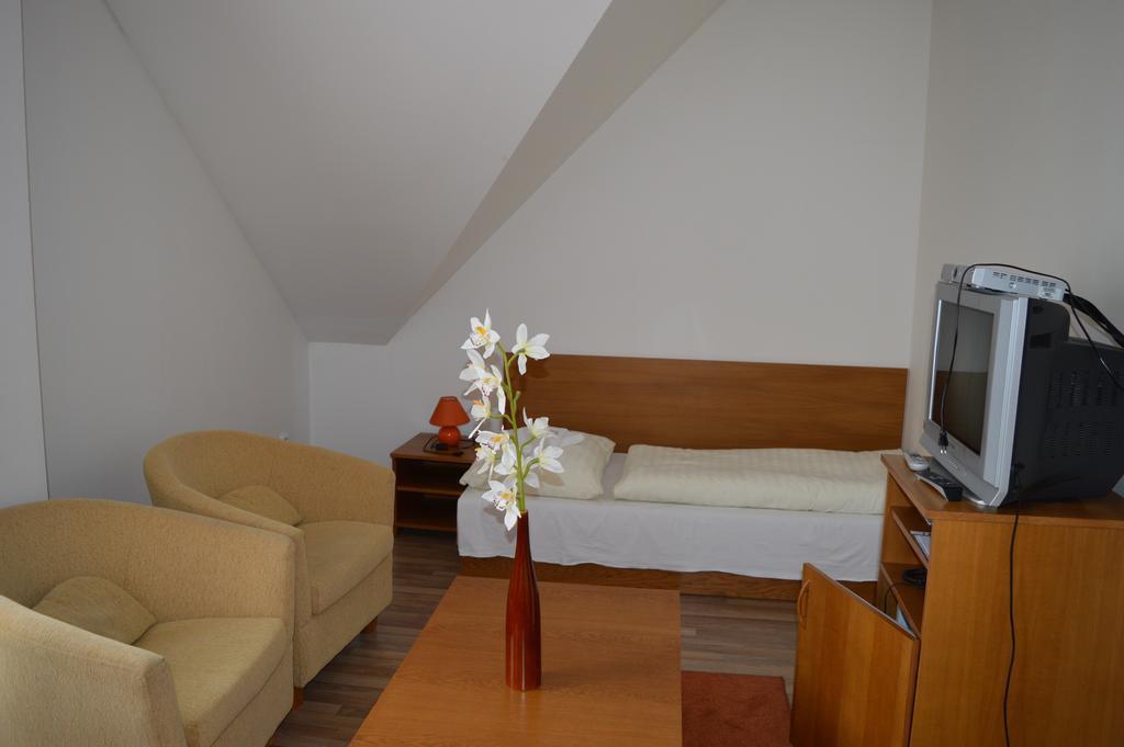 Hotel Akademik Bratislava Esterno foto