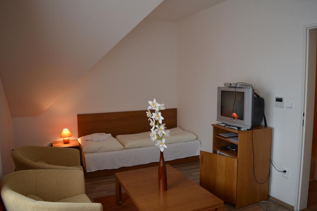 Hotel Akademik Bratislava Camera foto